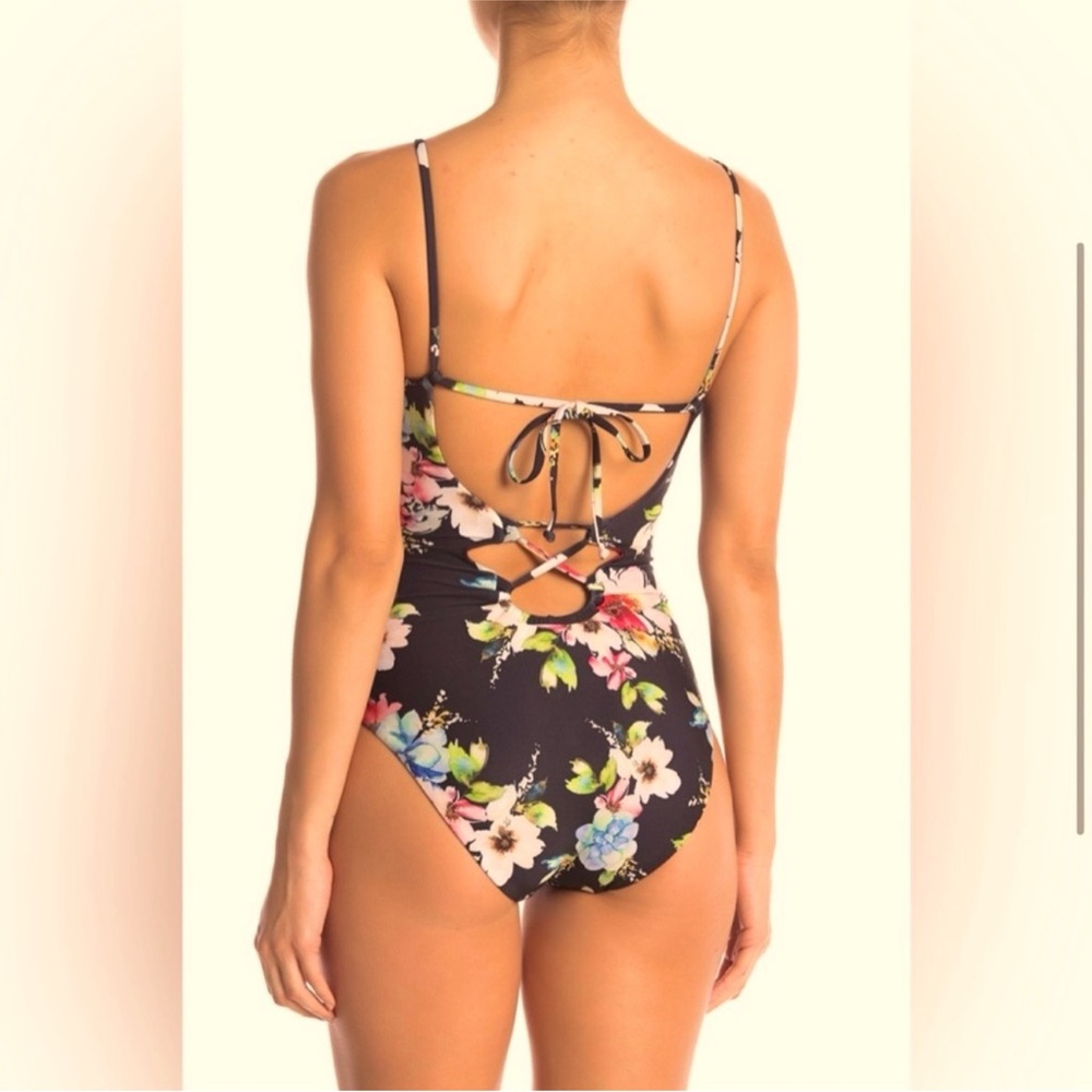 Ella Moss EM27559 Amore Floral
Reversible One-Piece Swimsuit Medium - Picture 2 of 7